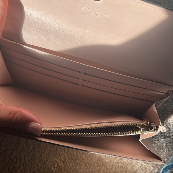 Louis Vuitton Vernis Sarah Wallet - Picture 6 of 14